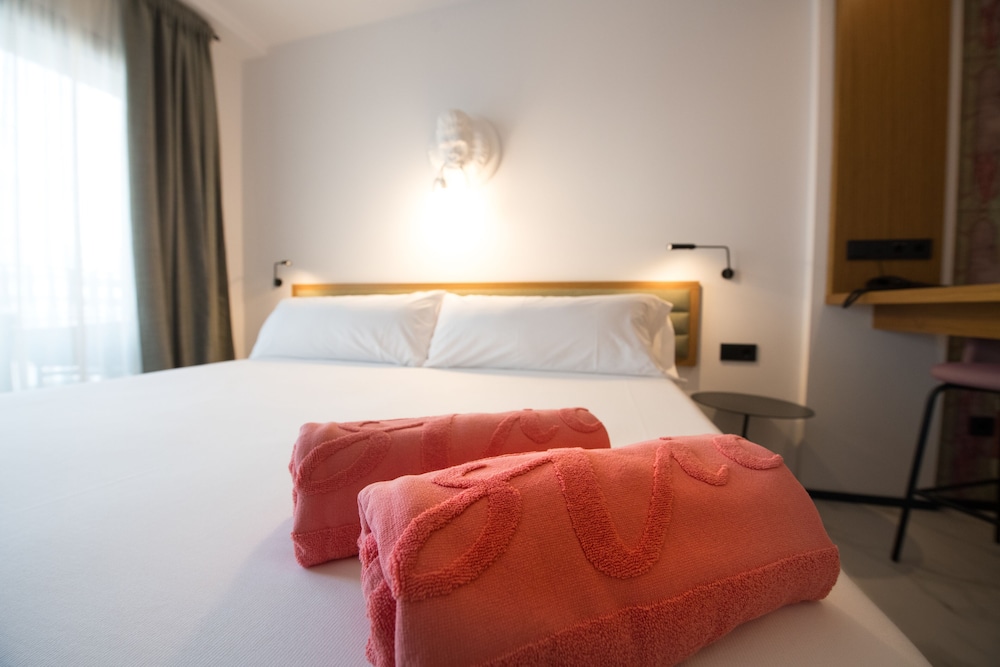 Stic Urban Hotel & Spa — Hotel rooms in San Antonio, Balearic Islands