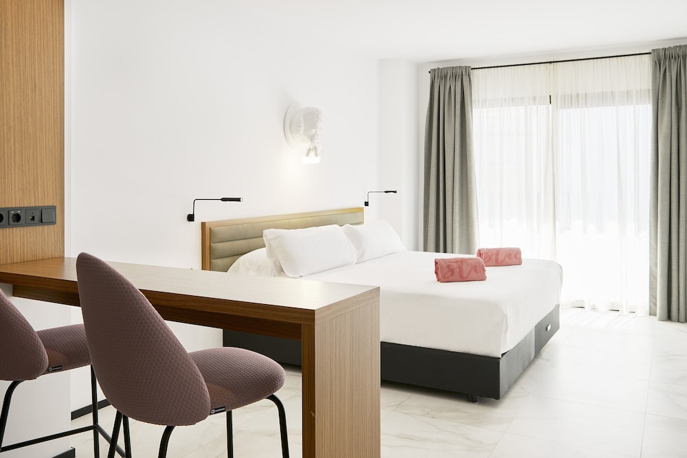 Stic Urban Hotel & Spa — Hotel rooms in San Antonio, Balearic Islands