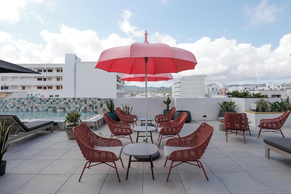 Stic Urban Hotel & Spa — Restaurant & bars in San Antonio, Balearic Islands
