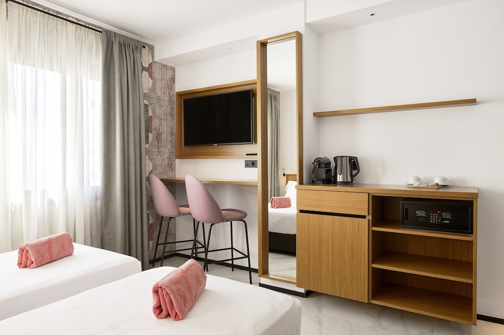 Stic Urban Hotel & Spa — Hotel rooms in San Antonio, Balearic Islands