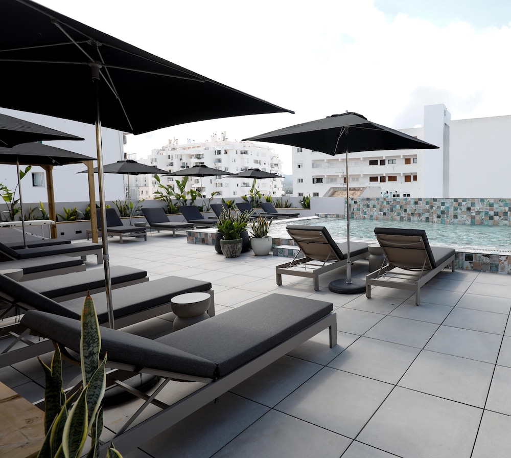 Stic Urban Hotel & Spa — Swimming pool in San Antonio, Balearic Islands