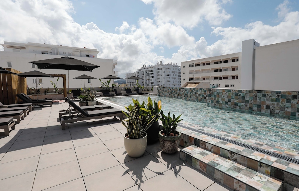 Stic Urban Hotel & Spa — Swimming pool in San Antonio, Balearic Islands