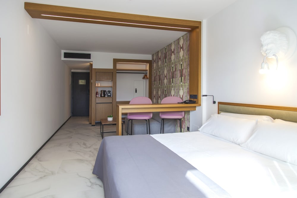 Stic Urban Hotel & Spa — Hotel rooms in San Antonio, Balearic Islands