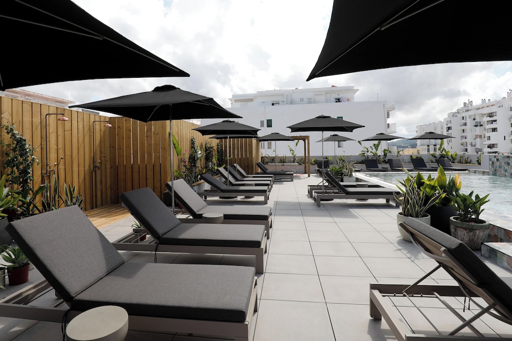 Stic Urban Hotel & Spa — Swimming pool in San Antonio, Balearic Islands