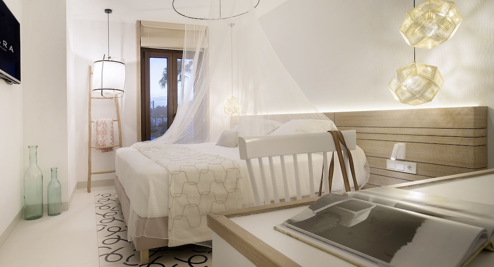 Gatzara Suites Santa Gertrudis — Hotel rooms in Santa Eulalia, Balearic Islands
