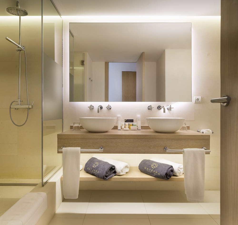 Gatzara Suites Santa Gertrudis — Hotel rooms in Santa Eulalia, Balearic Islands