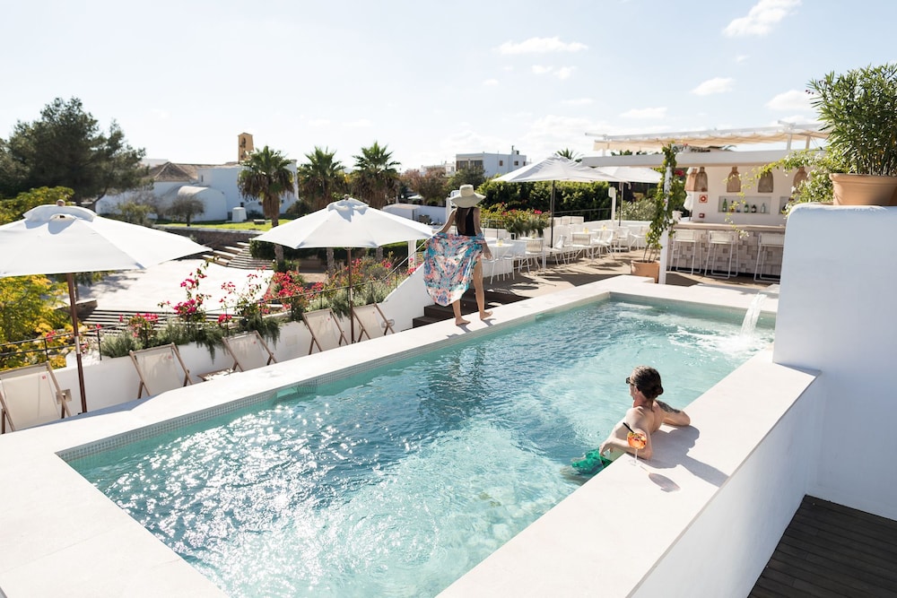 Gatzara Suites Santa Gertrudis — Swimming pool in Santa Eulalia, Balearic Islands