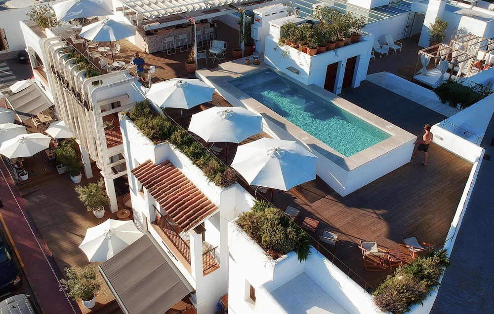 Gatzara Suites Santa Gertrudis — Swimming pool in Santa Eulalia, Balearic Islands