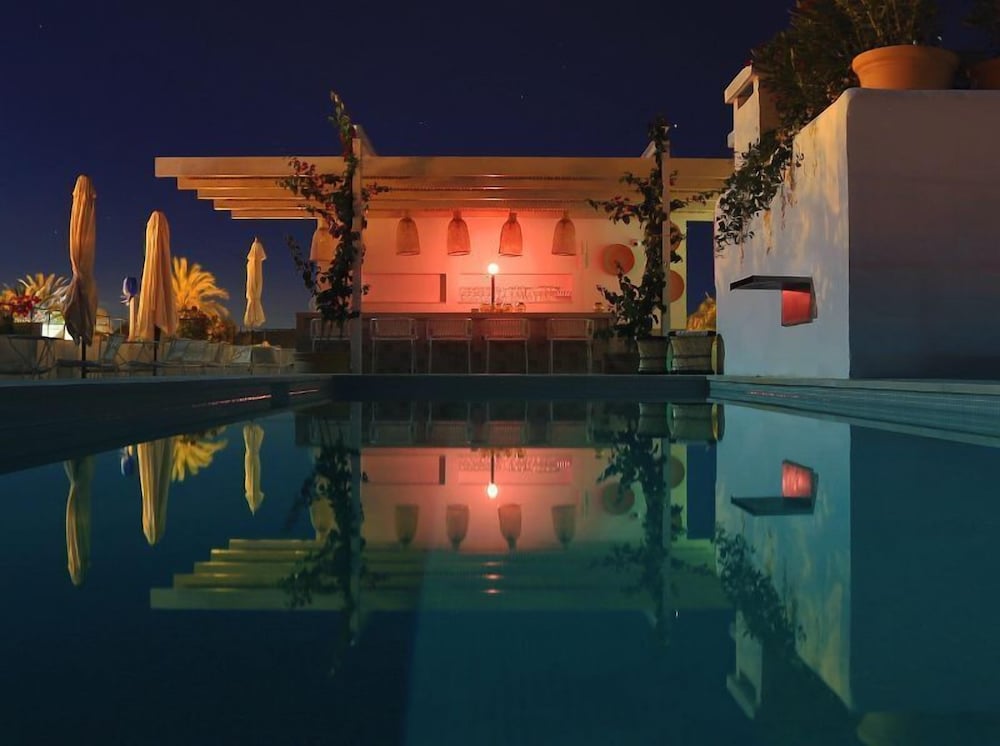 Gatzara Suites Santa Gertrudis — Restaurant & bars in Santa Eulalia, Balearic Islands