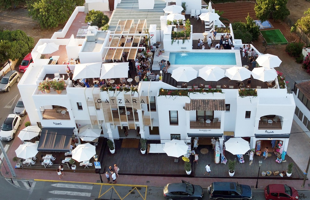 Gatzara Suites Santa Gertrudis — Hotel building in Santa Eulalia, Balearic Islands
