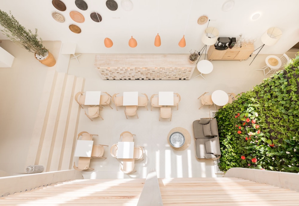 Gatzara Suites Santa Gertrudis — Restaurant & bars in Santa Eulalia, Balearic Islands