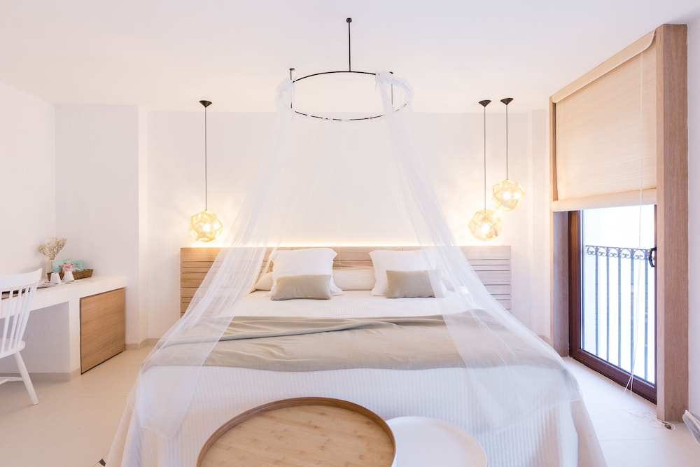 Gatzara Suites Santa Gertrudis — Hotel rooms in Santa Eulalia, Balearic Islands