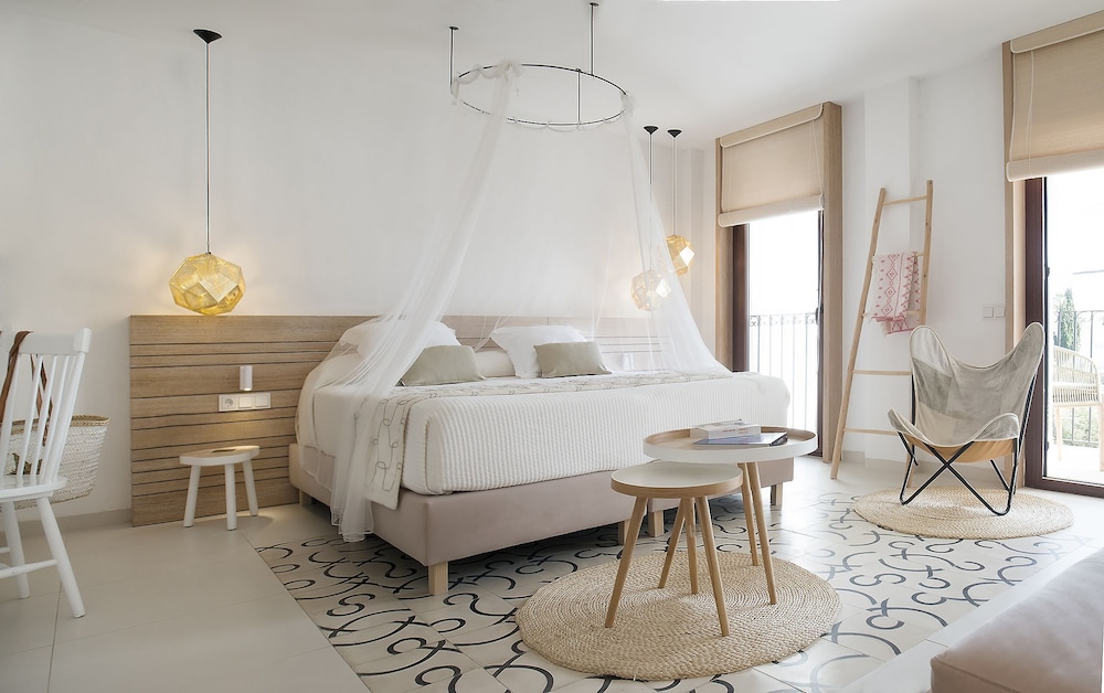 Gatzara Suites Santa Gertrudis — Hotel rooms in Santa Eulalia, Balearic Islands