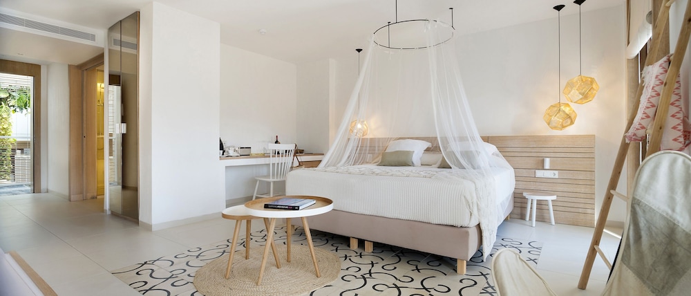 Gatzara Suites Santa Gertrudis — Hotel rooms in Santa Eulalia, Balearic Islands