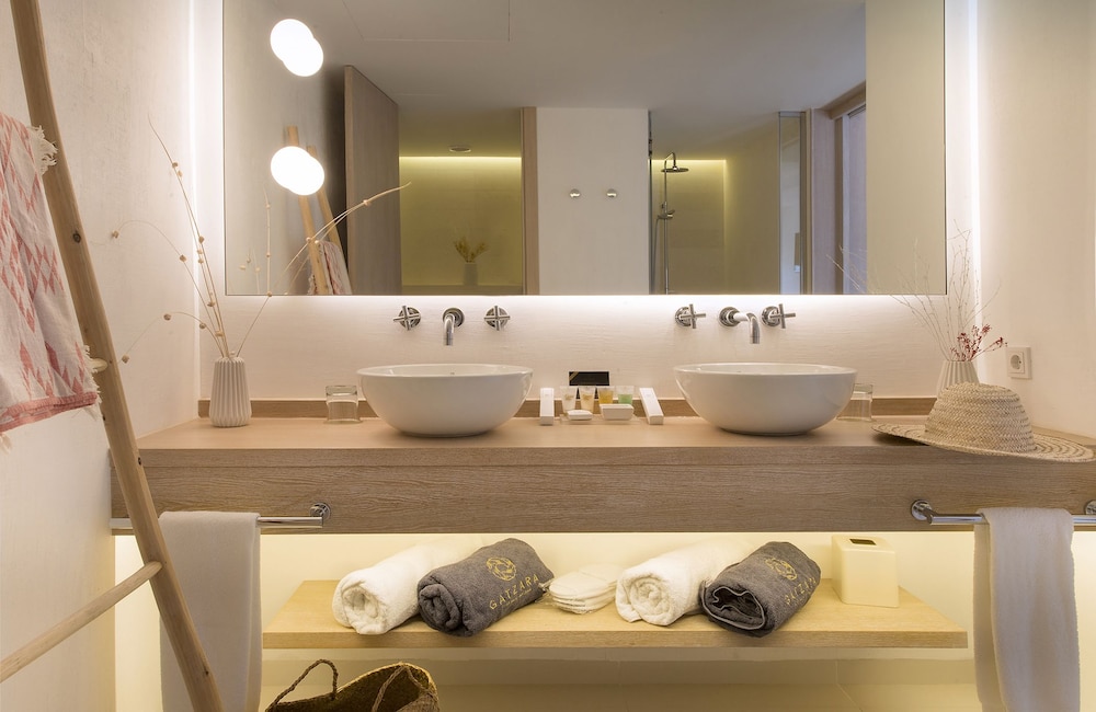 Gatzara Suites Santa Gertrudis — Hotel rooms in Santa Eulalia, Balearic Islands