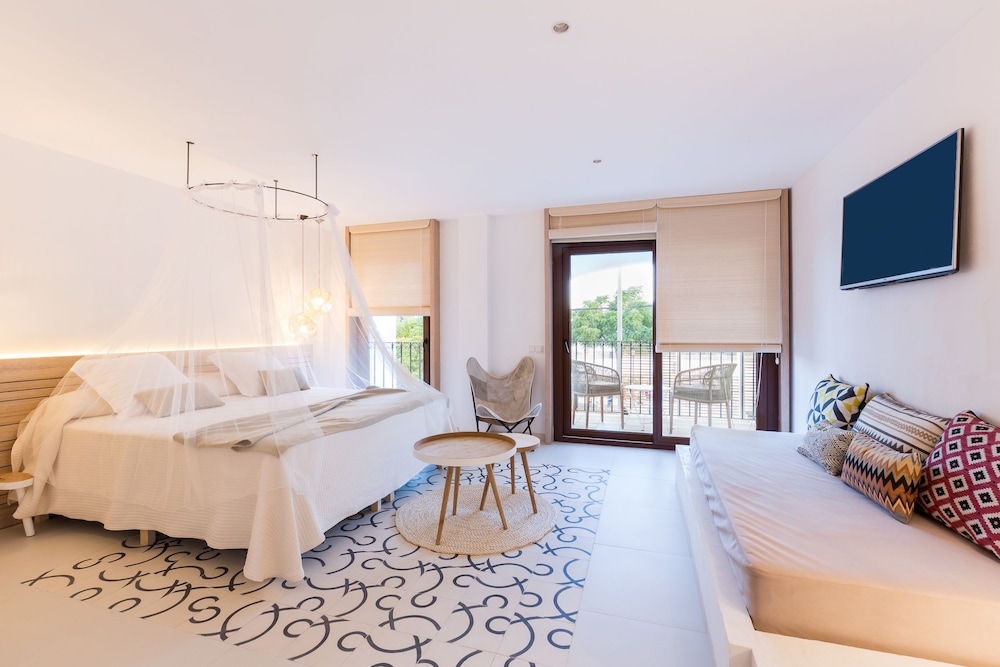 Gatzara Suites Santa Gertrudis — Hotel rooms in Santa Eulalia, Balearic Islands