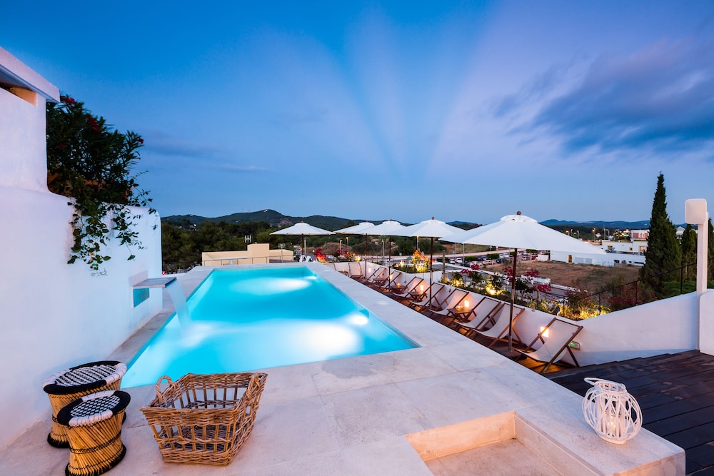 Gatzara Suites Santa Gertrudis — Main photo in Santa Eulalia, Balearic Islands