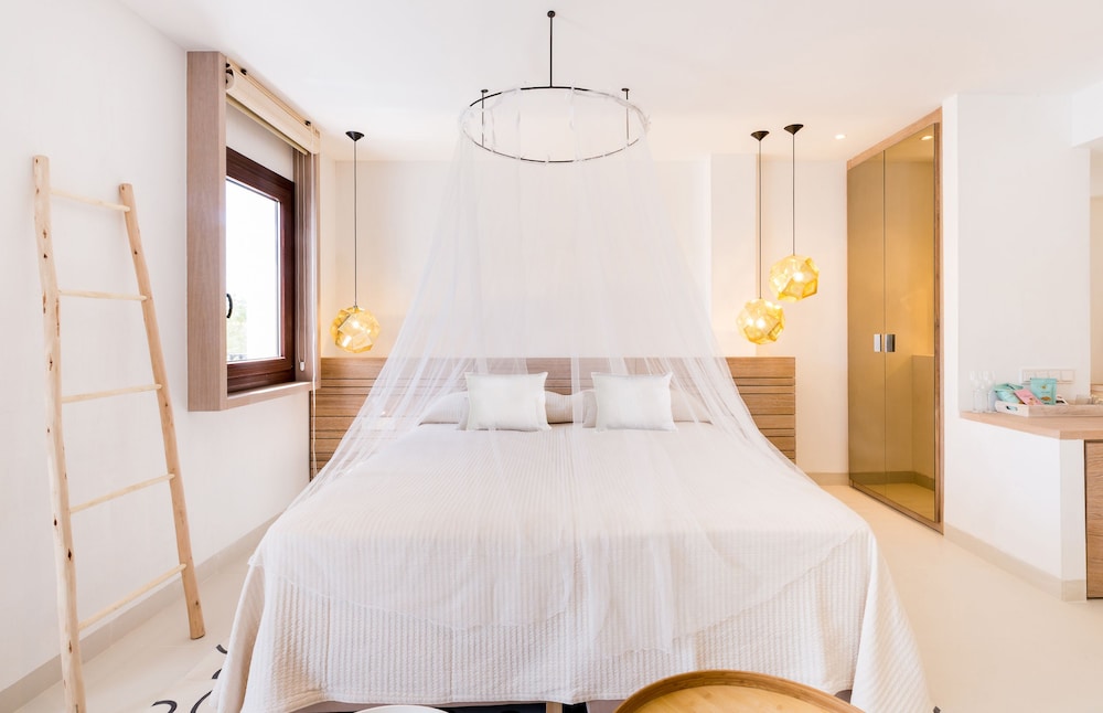 Gatzara Suites Santa Gertrudis — Hotel rooms in Santa Eulalia, Balearic Islands