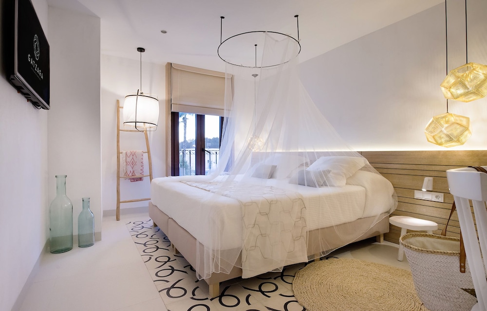 Gatzara Suites Santa Gertrudis — Hotel rooms in Santa Eulalia, Balearic Islands
