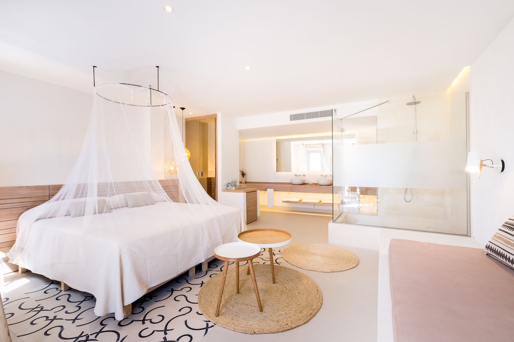 Gatzara Suites Santa Gertrudis — Hotel rooms in Santa Eulalia, Balearic Islands