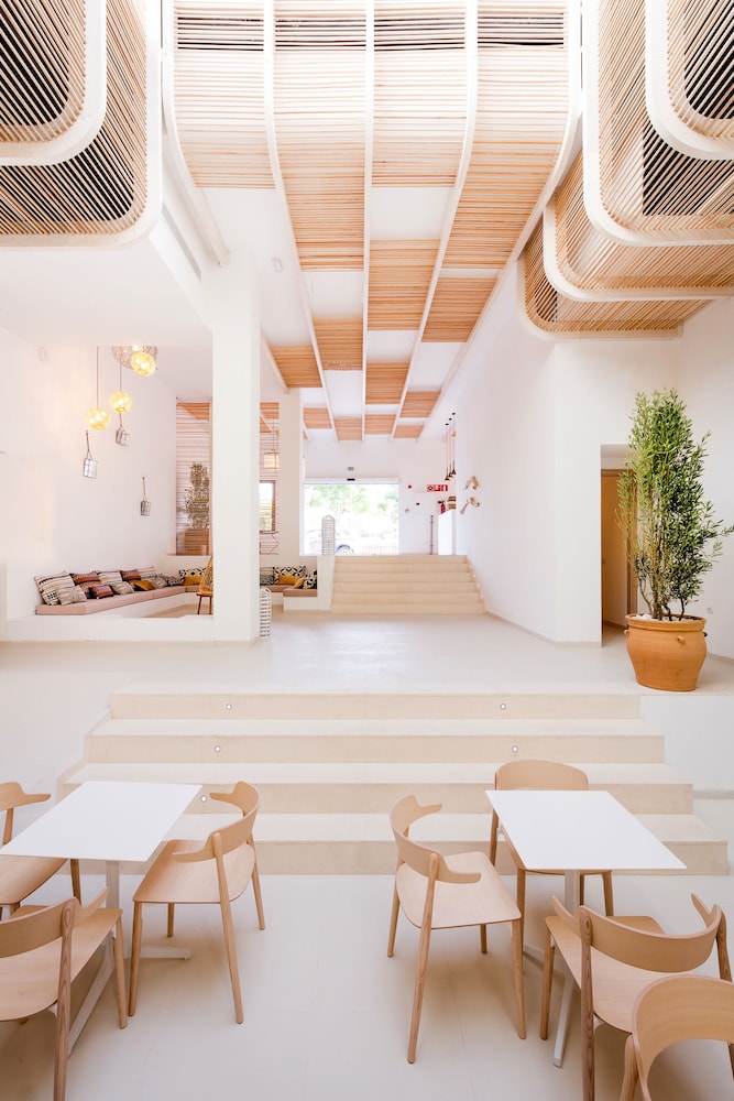 Gatzara Suites Santa Gertrudis — Restaurant & bars in Santa Eulalia, Balearic Islands