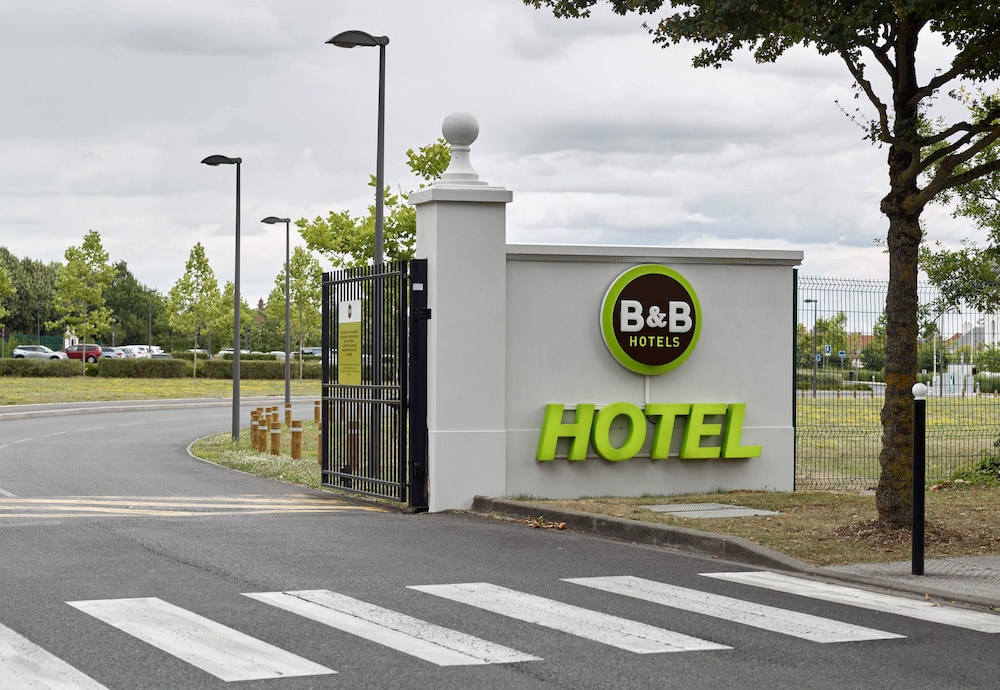 B&B Hôtel près de Disneyland® Paris — Hotel building in Disneyland Paris, Ile-de-France