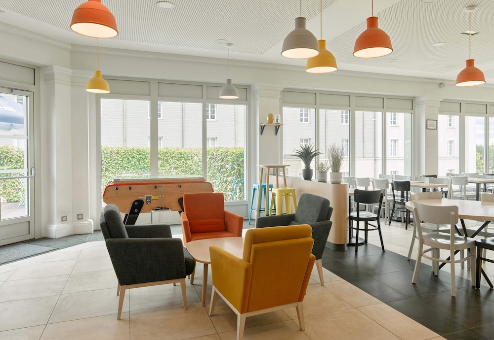 B&B Hôtel près de Disneyland® Paris — Restaurant & bars in Disneyland Paris, Ile-de-France