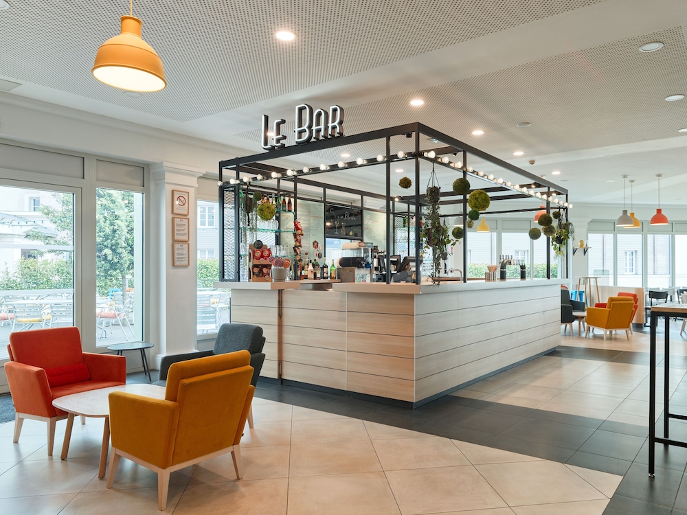 B&B Hôtel près de Disneyland® Paris — Restaurant & bars in Disneyland Paris, Ile-de-France