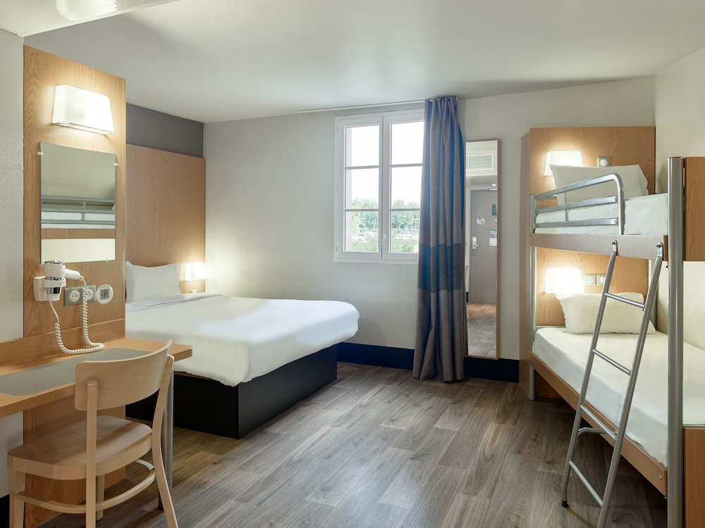 B&B Hôtel près de Disneyland® Paris — Hotel rooms in Disneyland Paris, Ile-de-France