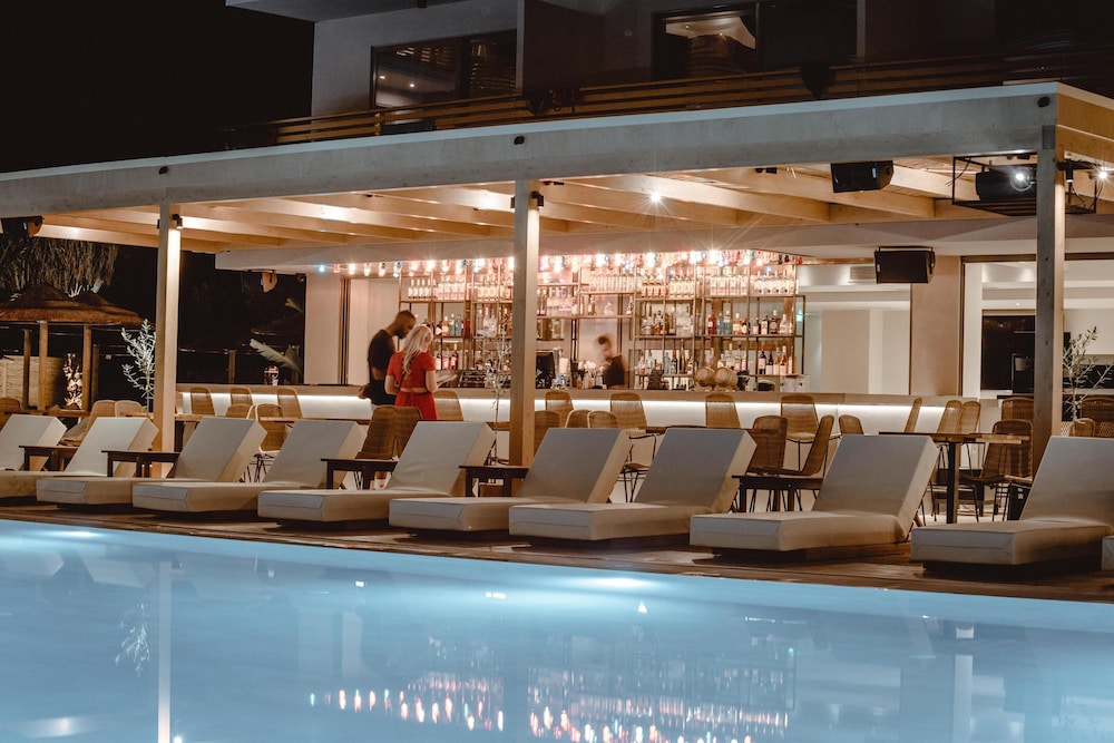 Cook's Club Hersonissos Crete — Restaurant & bars in Hersonissos