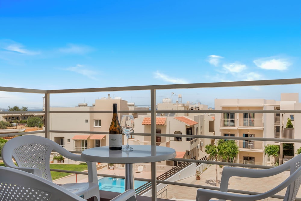 Creta Verano Hotel — Hotel building in Malia