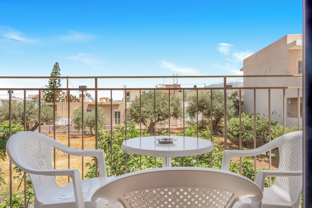 Creta Verano Hotel — Hotel building in Malia