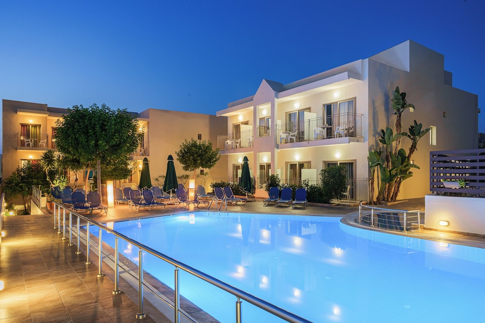 Creta Verano Hotel — Swimming pool in Malia