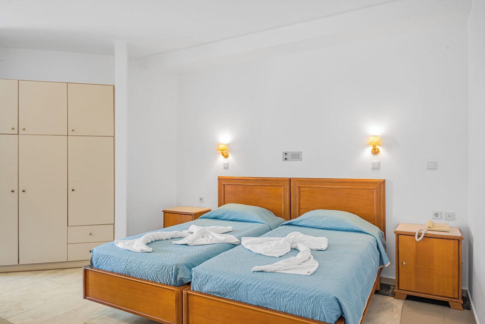 Creta Verano Hotel — Hotel rooms in Malia