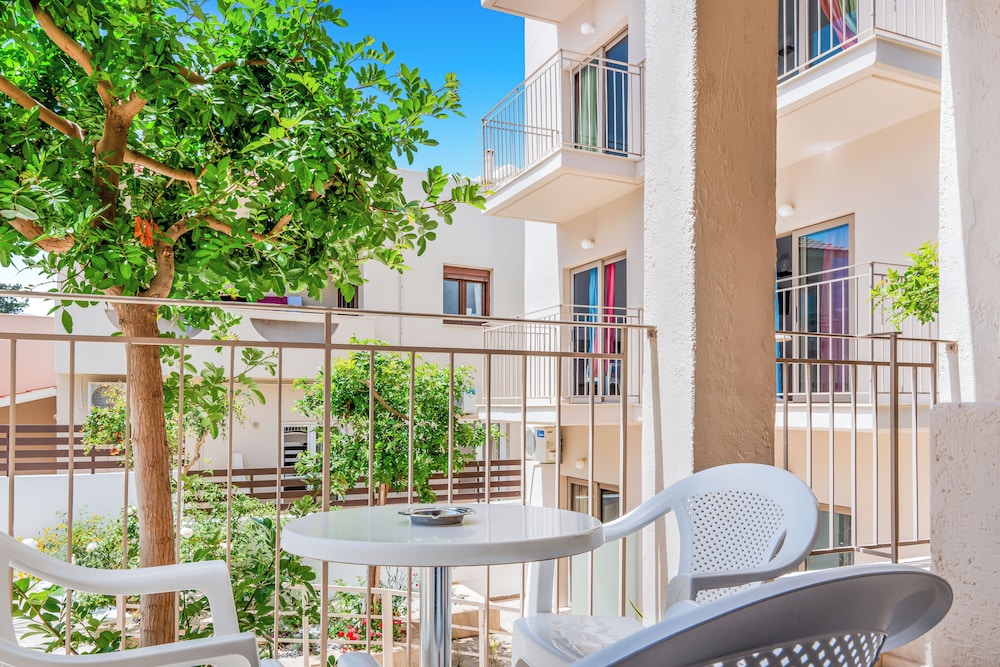 Creta Verano Hotel — Hotel building in Malia