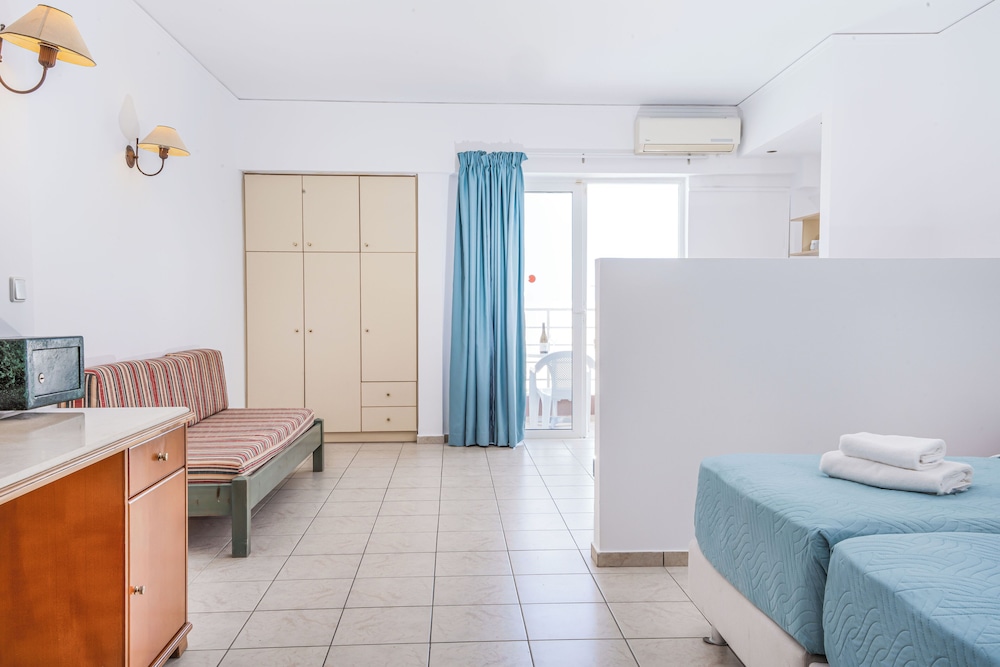 Creta Verano Hotel — Hotel rooms in Malia
