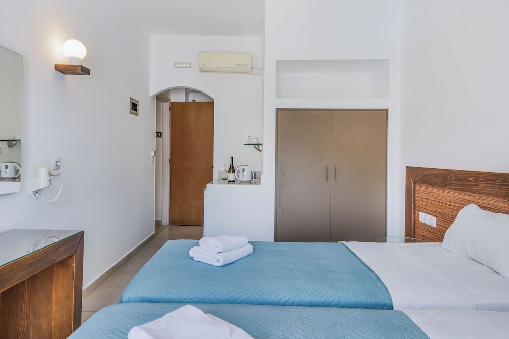 Creta Verano Hotel — Hotel rooms in Malia