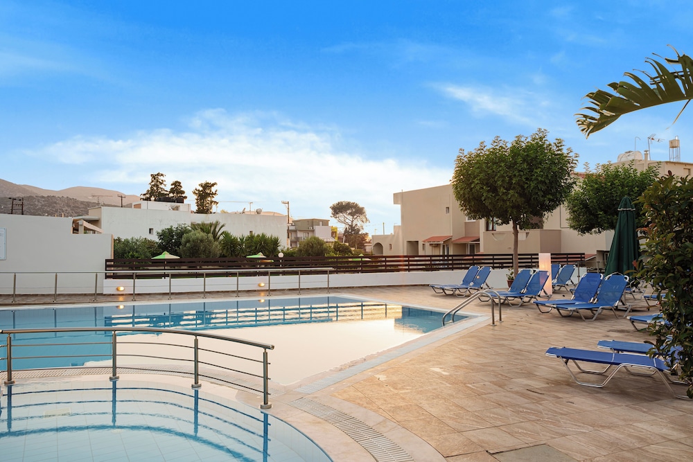 Creta Verano Hotel — Swimming pool in Malia