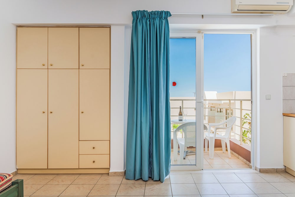 Creta Verano Hotel — Hotel rooms in Malia