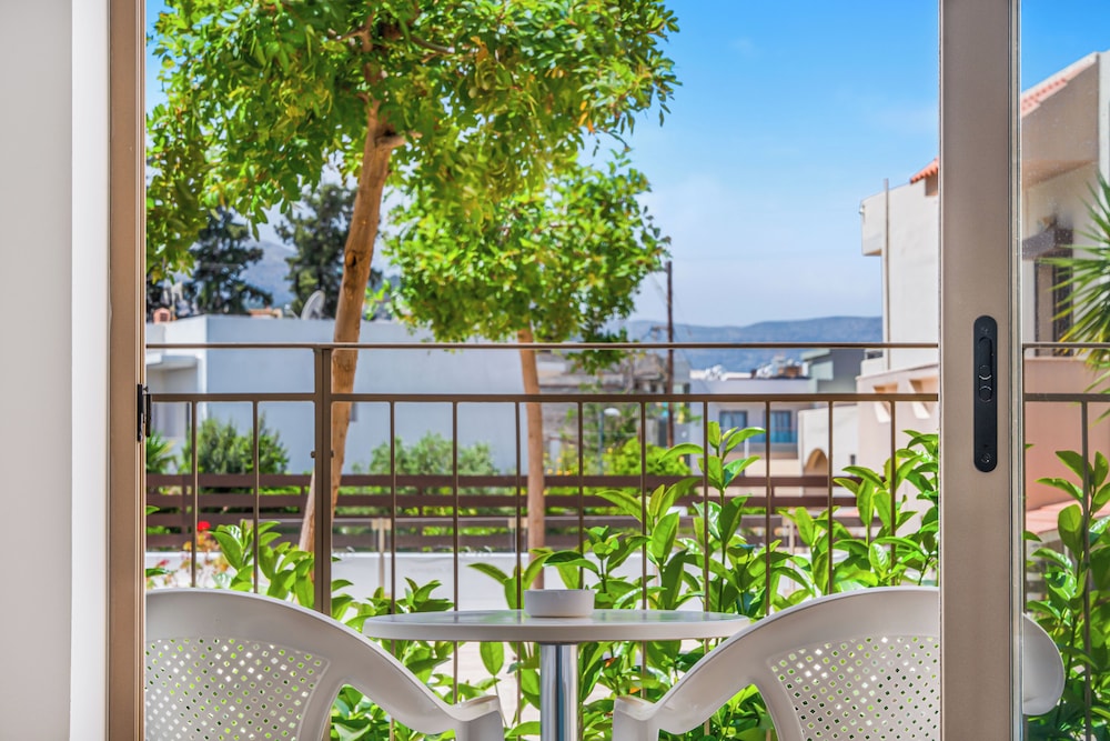 Creta Verano Hotel — Hotel building in Malia