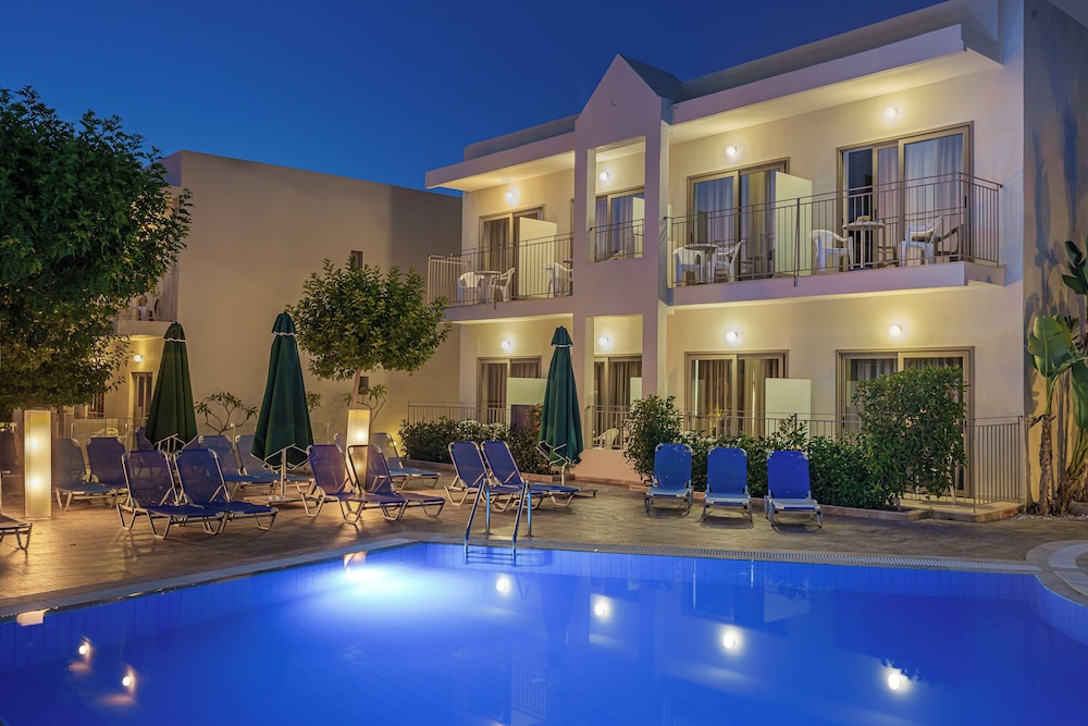 Creta Verano Hotel — Swimming pool in Malia
