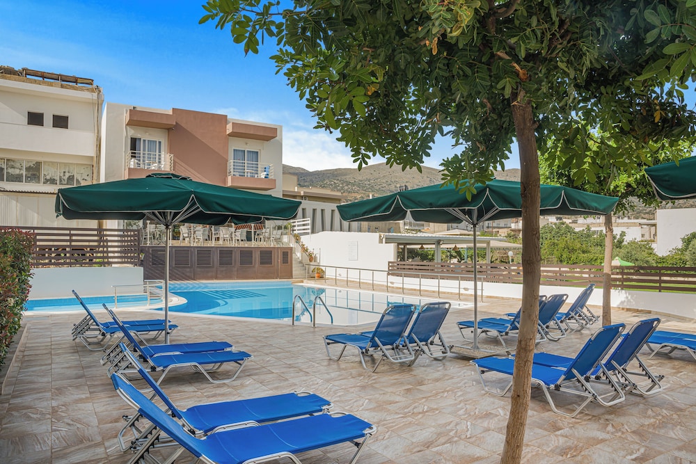 Creta Verano Hotel — Swimming pool in Malia