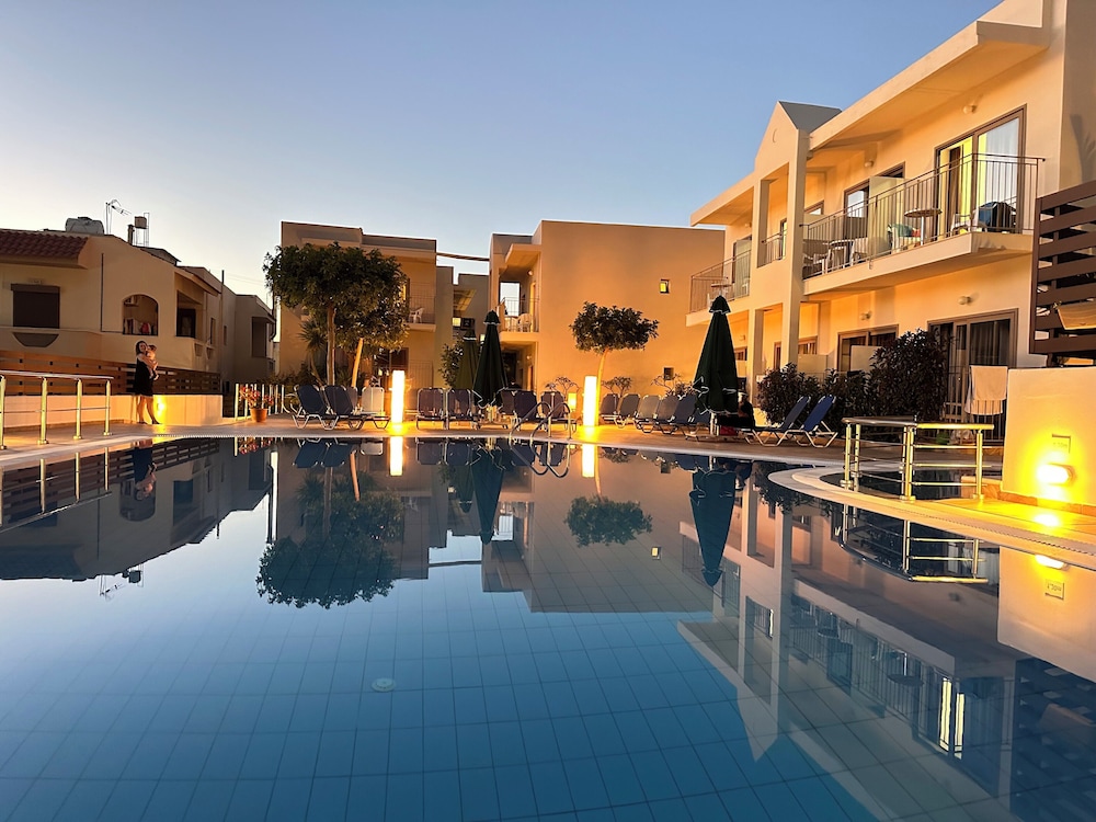Creta Verano Hotel — Swimming pool in Malia