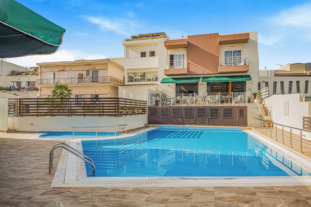 Creta Verano Hotel — Swimming pool in Malia