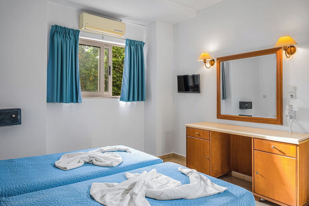 Creta Verano Hotel — Hotel rooms in Malia