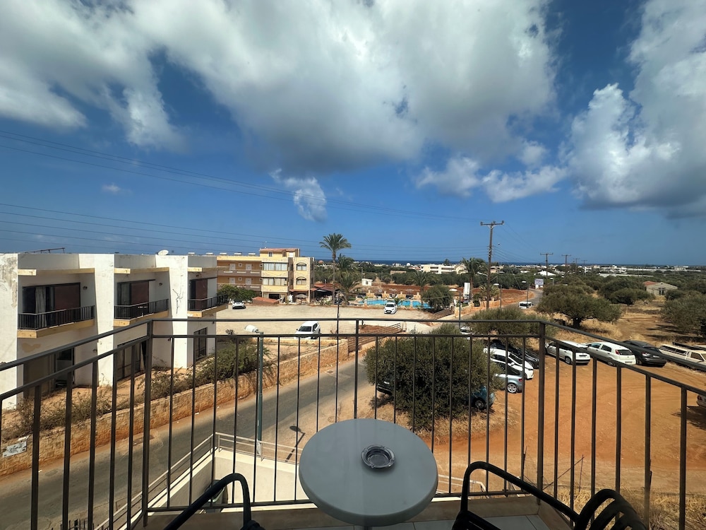 Creta Verano Hotel — Hotel building in Malia
