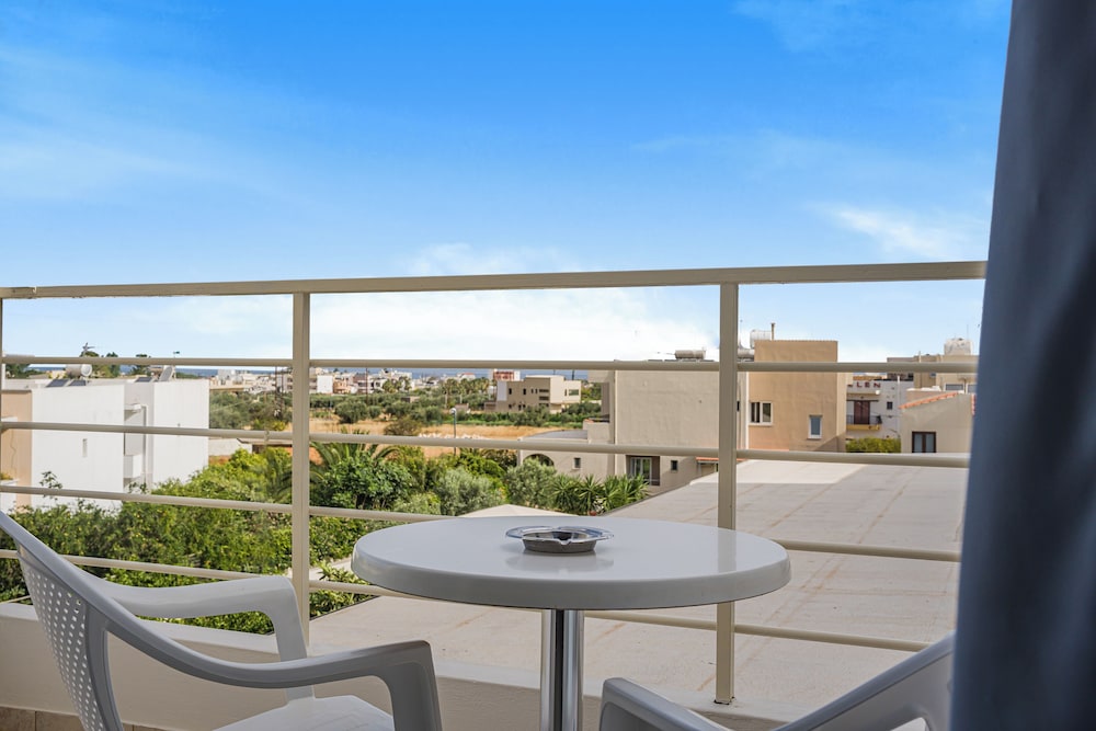 Creta Verano Hotel — Hotel building in Malia