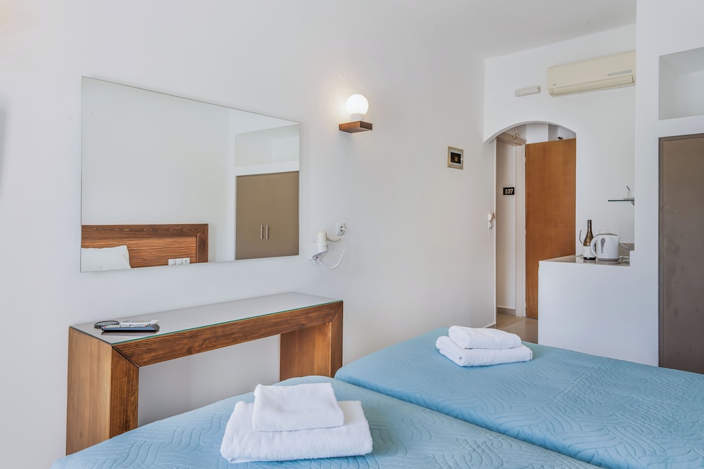 Creta Verano Hotel — Hotel rooms in Malia