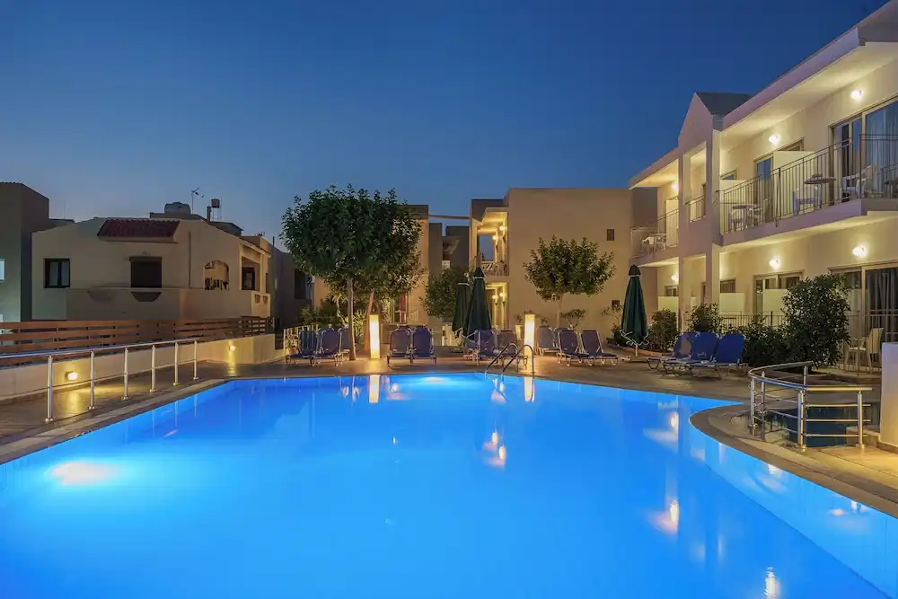 Creta Verano Hotel — Swimming pool in Malia