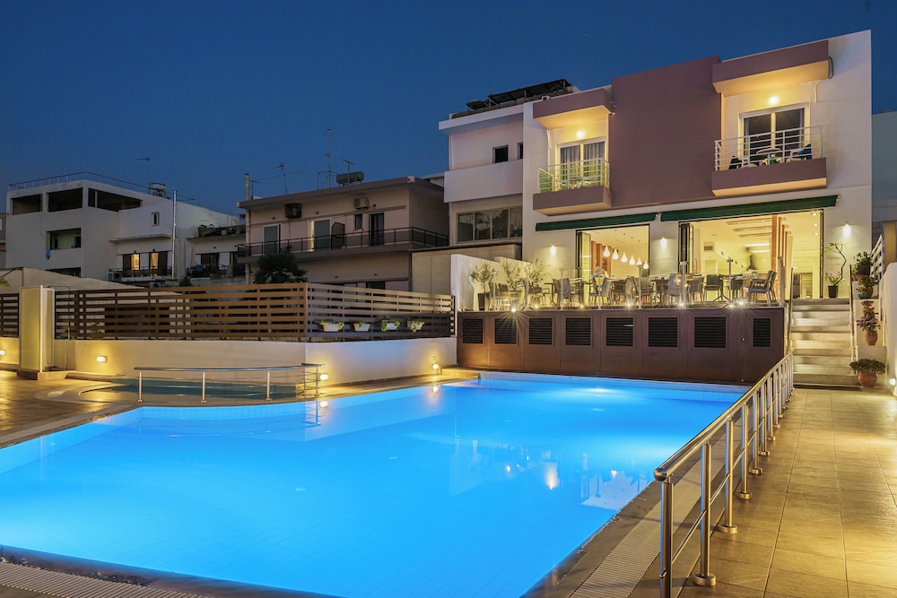Creta Verano Hotel — Swimming pool in Malia